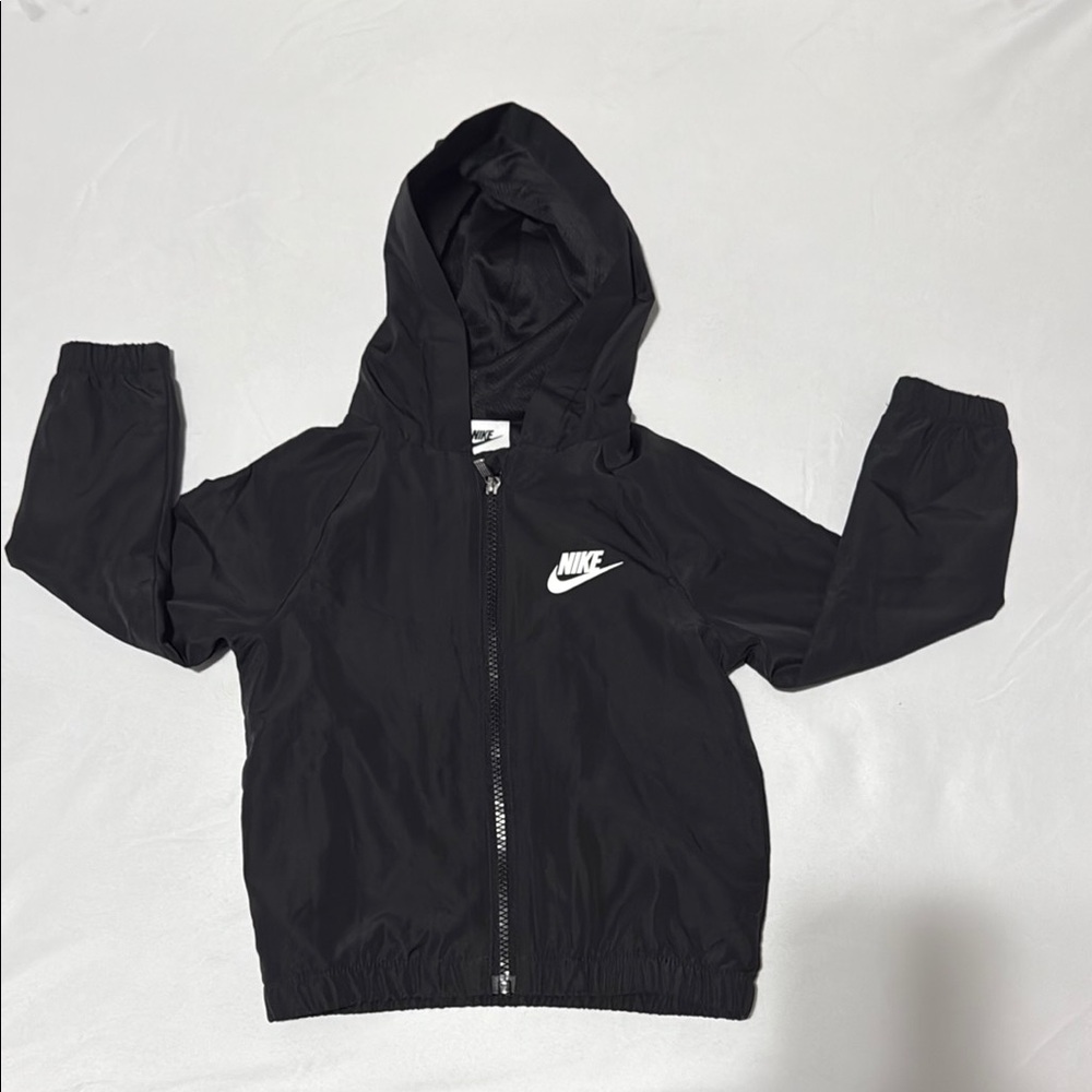 Nike Black Sweatshirt Modern Athletic Design